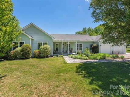 16 Chinaberry Court sold home in Strawberry Hill Farm Estates, Waynesville, NC