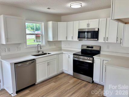 1002 Crescent Way sold home in Windward Oaks, Wingate, NC