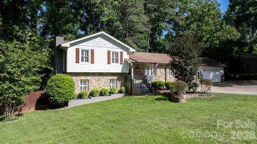 14214 Honeysuckle Ridge Drive active home in Springwater, Matthews, NC