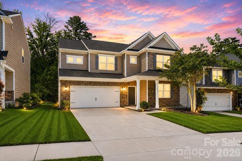 13714 Canterbury Castle Drive active home in Chateau, Charlotte, NC