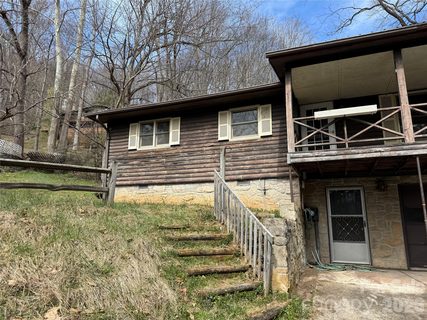 814 Mountain View Drive pending home in Maggie Valley Country Club Est, Maggie Valley, NC