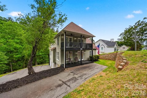 909 36th Avenue active home in Laramie Bay, Hickory, NC