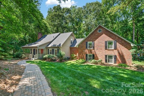 1712 Saddlewood Drive sold home in Olde Williamsburg, Fort Mill, SC
