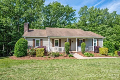 6097 Tuckborough Road sold home in Deerfield, Hickory, NC