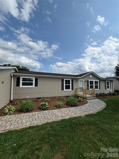 448 Riverwind Drive active home in Riverwind, Hendersonville, NC
