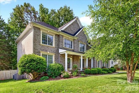 6410 Latta Springs Circle pending home in Latta Springs, Huntersville, NC