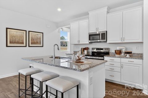 407 Silver Birch Court pending home in Fincastle Glen, Shelby, NC