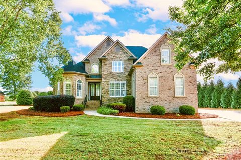 4917 Campobello Drive pending home in Old Gate, Monroe, NC