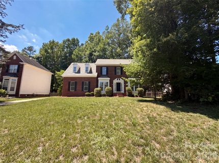 2916 Pinewood Hill Drive sold home in Southwoods, Matthews, NC