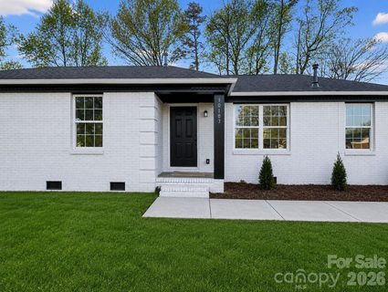 10107 Clairemore Place active home in Trinity Park, Charlotte, NC