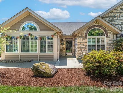 60 Mountain Meadow Circle pending home in Hamburg Crossing, Weaverville, NC