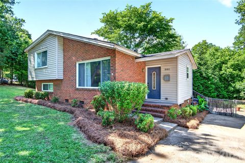 501 Kenlough Drive active home in Selwyn Park, Charlotte, NC