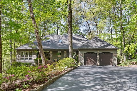 21 Laurel Wood Court active home in Burlingame, Sapphire, NC