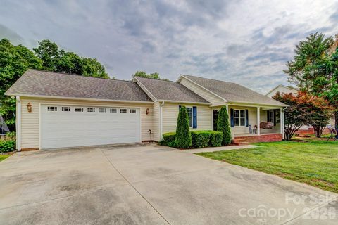 Homes in Shoal Road Estates, Crouse
