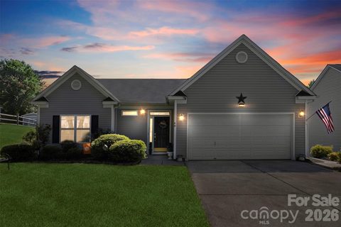 40 Ashton Bluff Circle active home in Autumn Woods, Mount Holly, NC