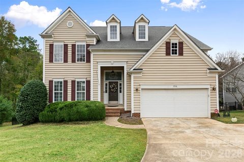 7710 Ninth Fairway Lane pending home in Olde Sycamore, Mint Hill, NC