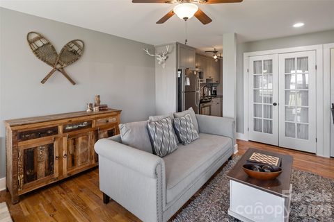 301 Pinnacle Inn Road pending home in Pinnacle Inn, Beech Mountain, NC
