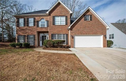 815 Knightsbridge Road pending home in Knightsbridge, Fort Mill, SC