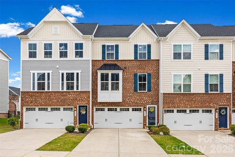 2605 Grantham Place Drive active townhome in Grantham Place, Fort Mill, SC