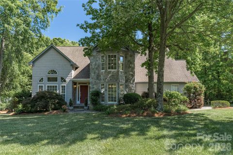 21121 Blakely Shores Drive pending home in Waterford Point, Cornelius, NC