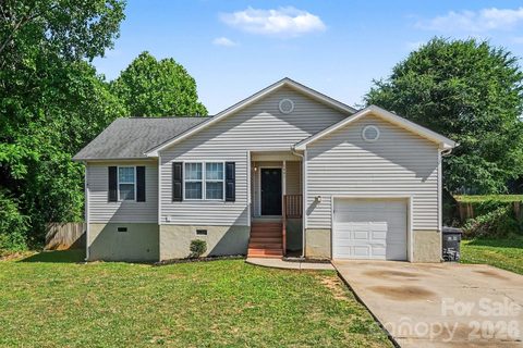 5463 Realtree Lane active home in Summit Hills, Charlotte, NC