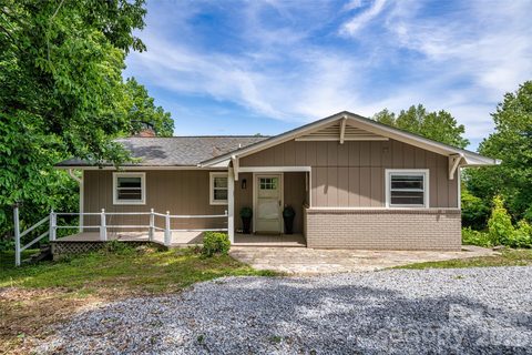 69 Milburn Lane active home in Serendipity, Hendersonville, NC
