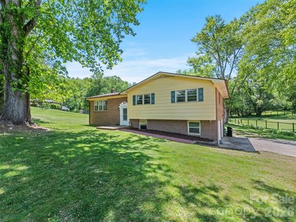 182 Fairway Hills Drive sold home in Fairway Hills, Waynesville, NC