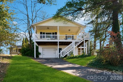 121 Oak Terrace active home in Royal Pines, Arden, NC