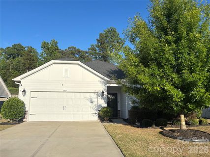 8807 Pennegrove Circle active home in Solena At The Vineyards, Charlotte, NC