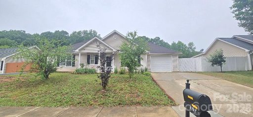 5751 Justins Forest Drive active home in Lauren Park, Charlotte, NC