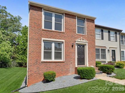 9416 Lexington Circle pending home in College Downs, Charlotte, NC