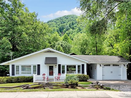 221 Moody Farm Road active home in Country Club Cove Estates, Maggie Valley, NC