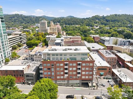 12 S Lexington Avenue active home in 12 South Lexington Avenue Condominium, Asheville, NC