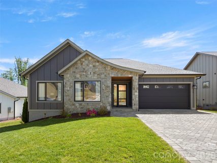 308 Avery Trail Drive active home in Victoria Hills, Arden, NC