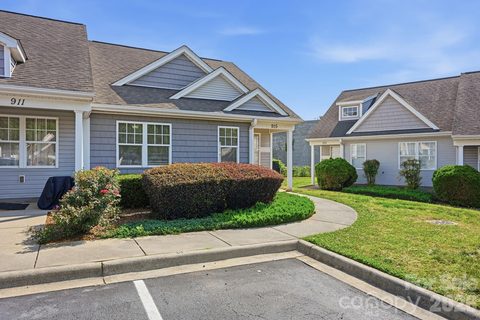 915 Barracuda Avenue sold home in Vintage Place Townhomes, Statesville, NC