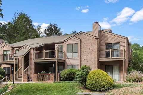 48 Ravencroft Lane active home in Ravencroft Condominiums, Asheville, NC