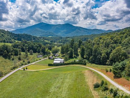 000 Locust Rough Mountain Road pending home in Locust Rough Mountain, Burnsville, NC
