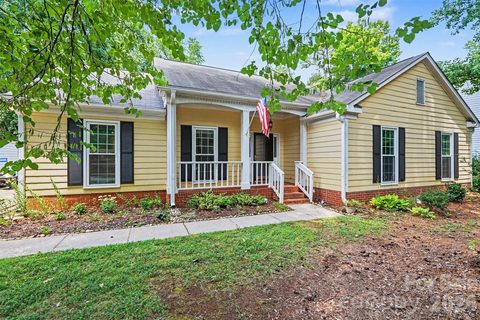 4300 Saxonbury Way pending home in Wellington, Charlotte, NC