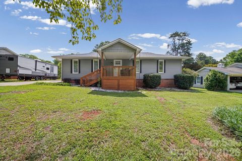 1650 Forest Lake Drive active home in Forest Lakes, Rock Hill, SC
