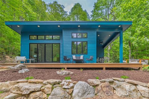 808 Mountain Cove Road active home in Woodcliff, Hendersonville, NC