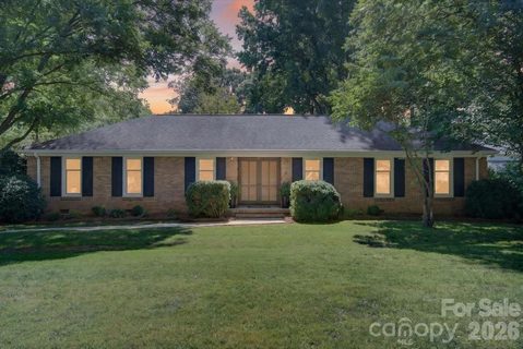 6221 Woodbridge Road sold home in Lake Forest, Charlotte, NC