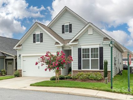 743 Summerfield Place pending home in Orchards Of Flat Rock, Flat Rock, NC