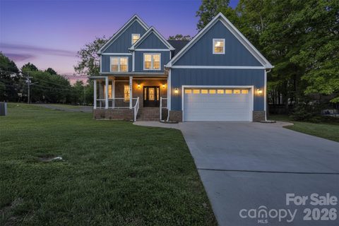 3075 Jamestown Drive active home in Williamsburg, Gastonia, NC
