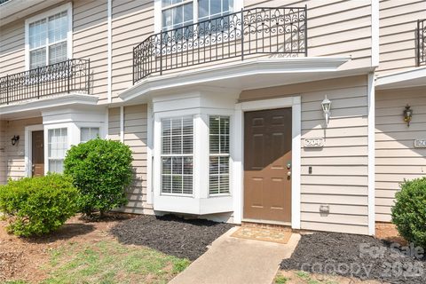 204 Heritage Parkway active home in Manor Lake, Fort Mill, SC