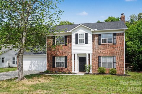 12127 Landing Green Drive pending home in Landen Glen, Charlotte, NC
