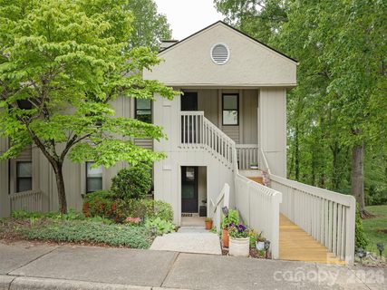 1305 Abbey Circle pending home in Cloisters, Asheville, NC