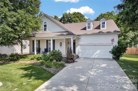533 Fair Oaks Drive active home in Fair Oaks, Fort Mill, SC