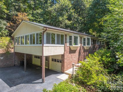 446 Deerhaven Lane active home in Haywood Knolls, Hendersonville, NC
