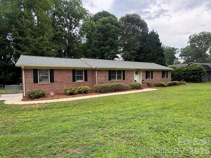 9409 Wedgewood Drive active home in Westminster Park, Huntersville, NC