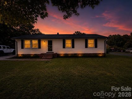 617 Oakwood Lane active home in Forest Acres, Gastonia, NC